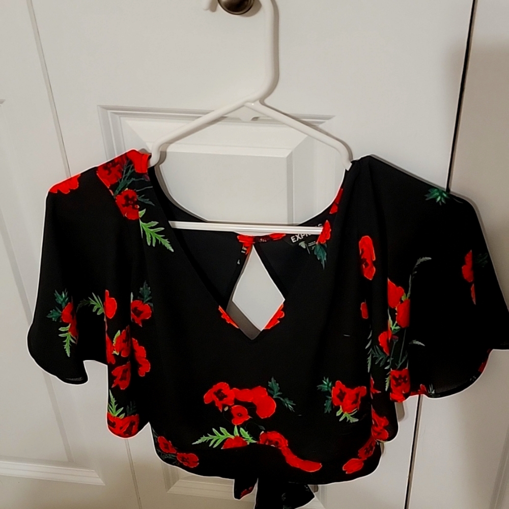 BRAND NEW | Open Back Feminine Top